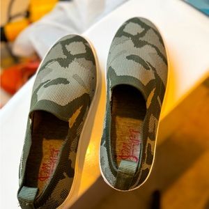 Jelly pop comfort sneakers for women. Flexible and comfortable